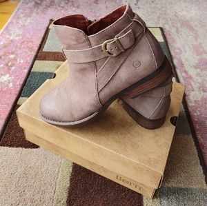 💥NEW 💥Born Woman's Ankle Suede Boots colour Brown/Taupe size 11M